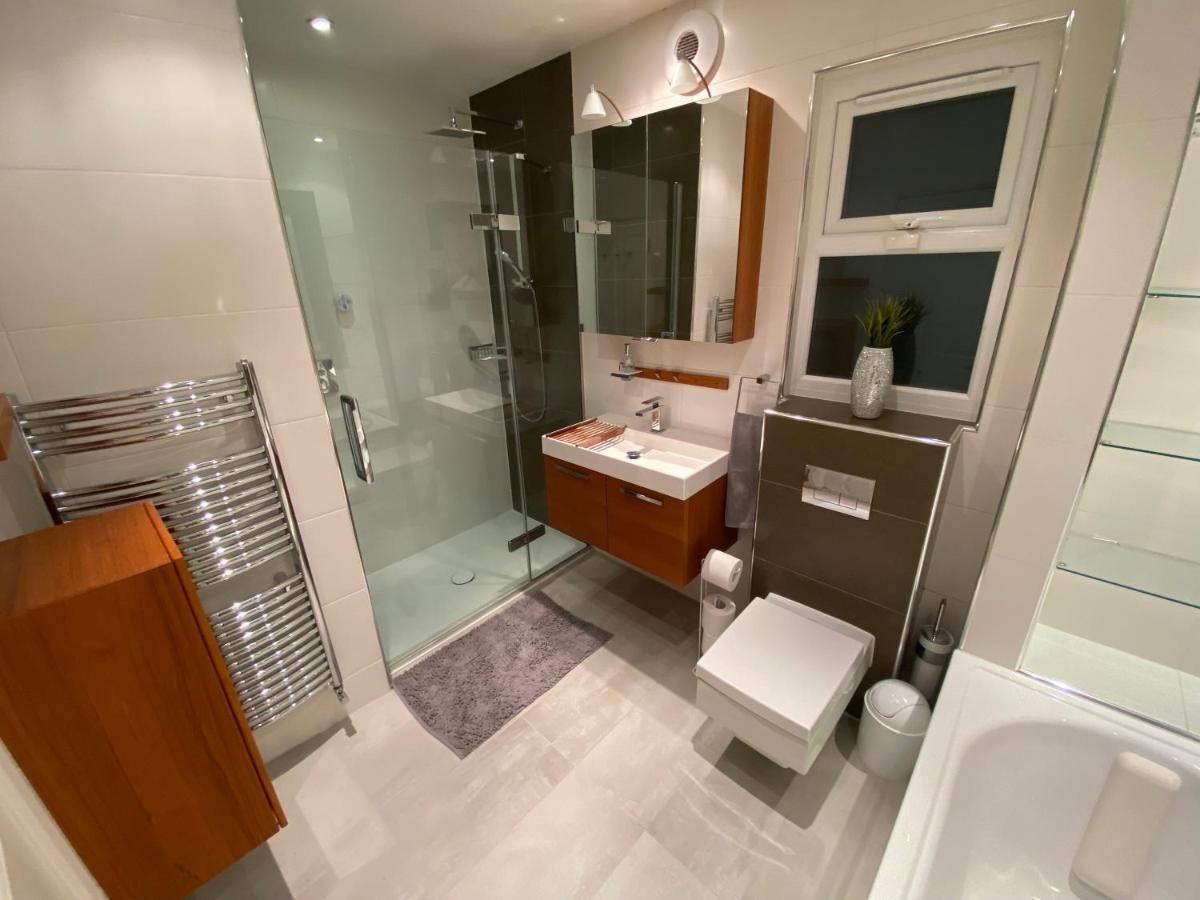 Private Rooms In Excellent Family House ,Zone 2 Londra Dış mekan fotoğraf