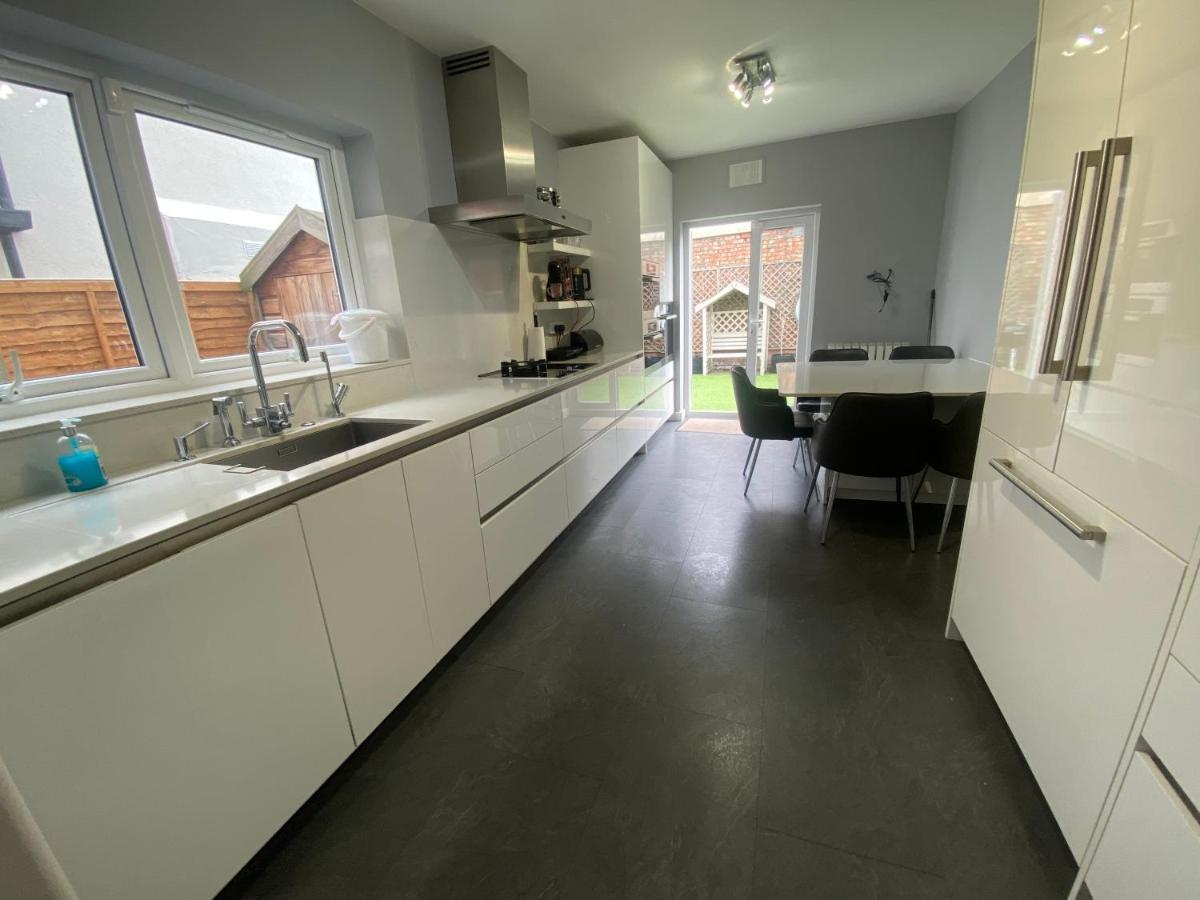 Private Rooms In Excellent Family House ,Zone 2 Londra Dış mekan fotoğraf
