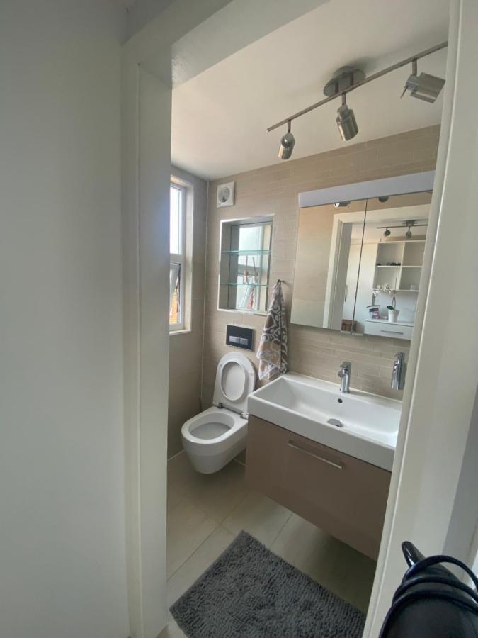 Private Rooms In Excellent Family House ,Zone 2 Londra Dış mekan fotoğraf